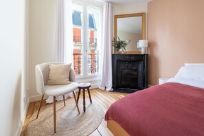 1 habitación, tabla de planchar con plancha, internet y ropa de cama 