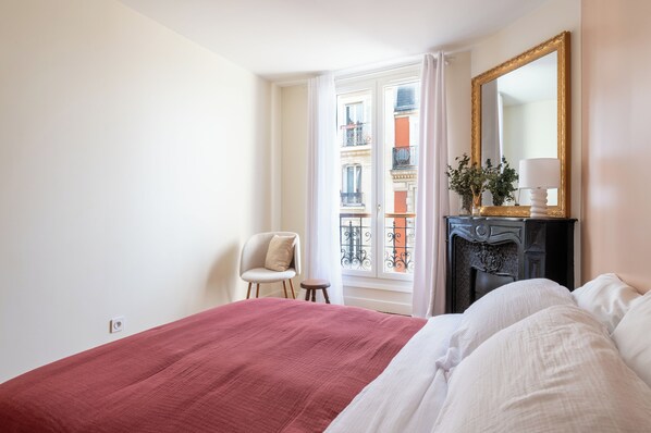 1 bedroom, iron/ironing board, internet, bed sheets
