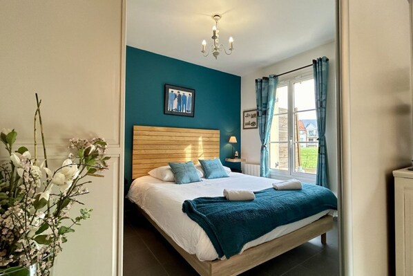 2 bedrooms, iron/ironing board, travel cot, WiFi