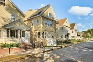 Exterior - 5 Mi to Dtwn Boston! Family-Friendly Medford Apt (Medford)