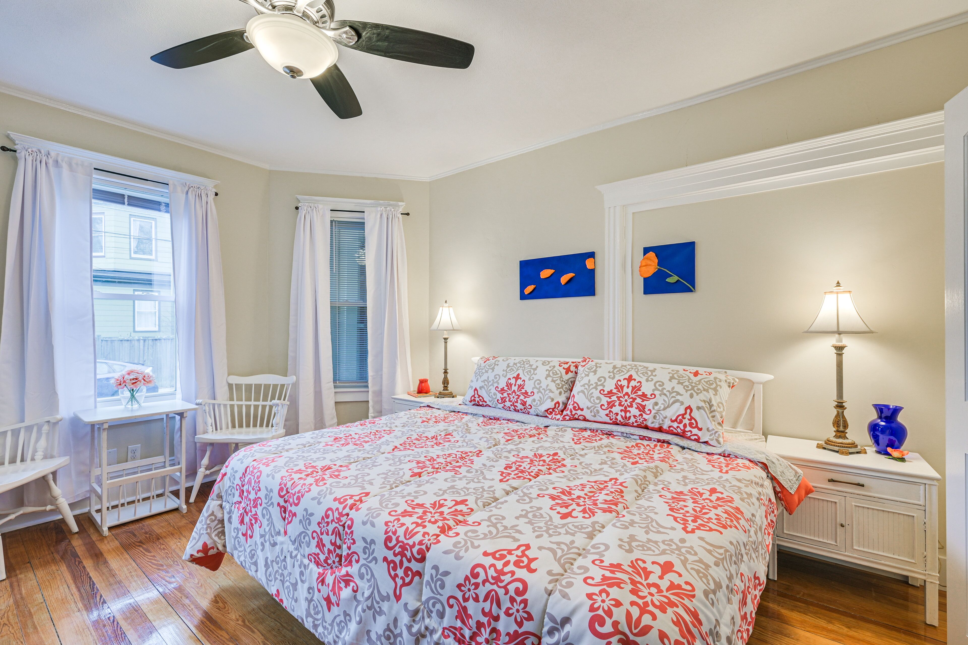 2 bedrooms, iron/ironing board, internet, bed sheets