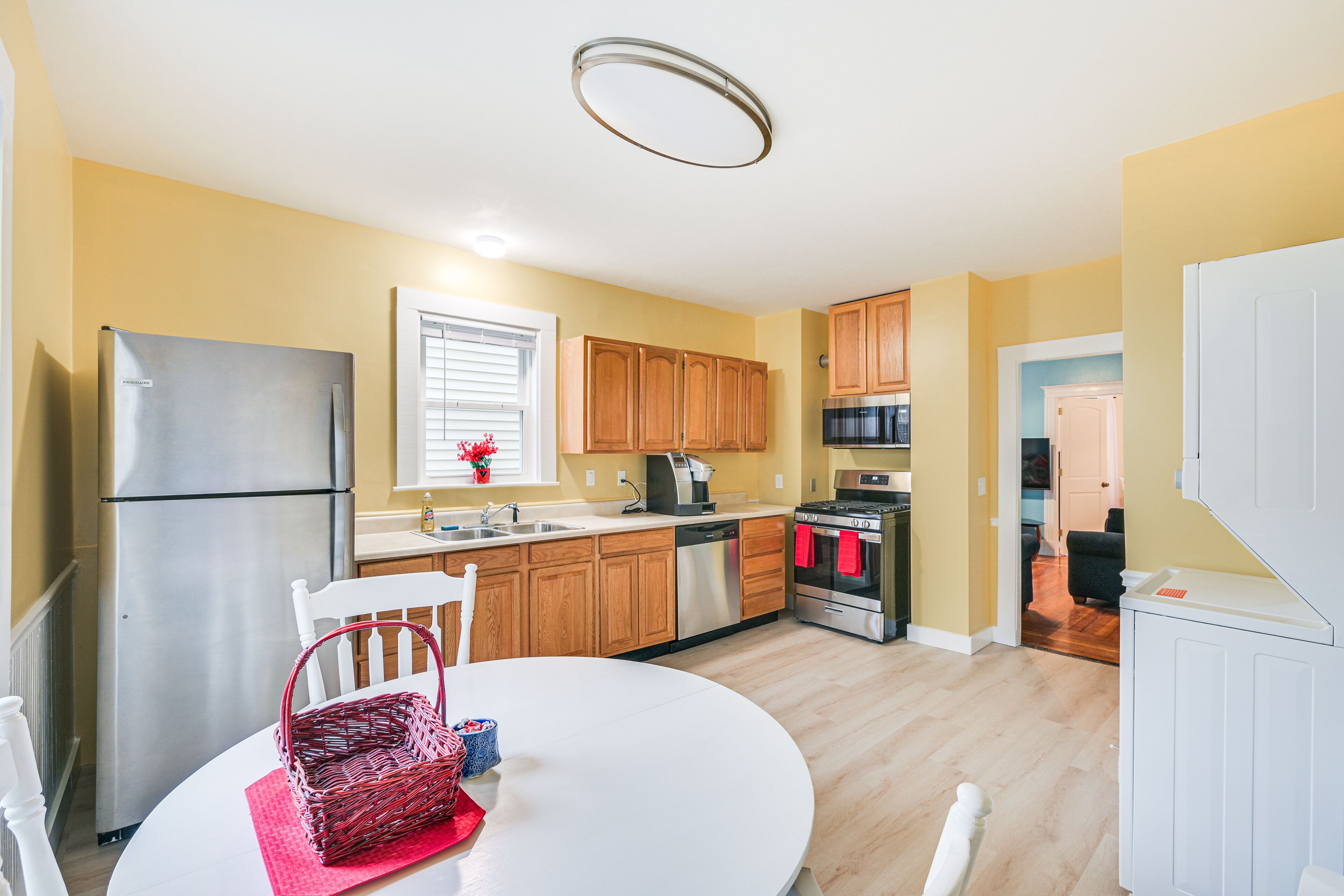 Fridge, microwave, dishwasher, coffee/tea maker