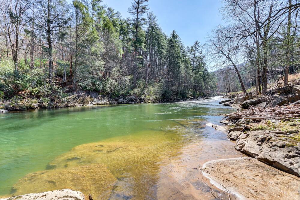 Riverfront Blue Ridge Cabin w\/ Private Beach!