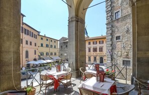 Outdoor dining - Beautiful home in Cortona with WiFi (Cortona)