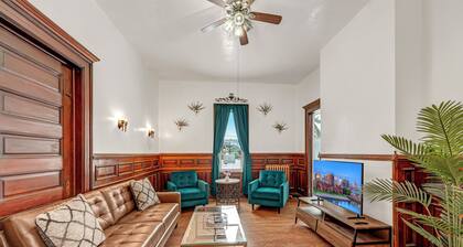 The Victorian on South Park • Sleeps 6