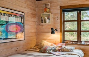 2 bedrooms, travel cot, free WiFi