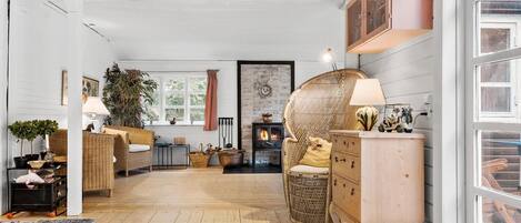 Smart TV, fireplace, table tennis