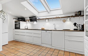 Fridge, stovetop, dishwasher, coffee/tea maker - 3 bedroom amazing home in Otterup (Otterup)