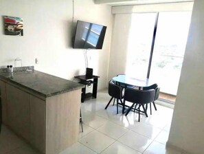 Dining - Great Views! Water front Apartment! (Cartagena de Indias)