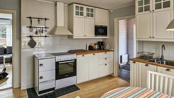 Réfrigérateur, plaque de cuisson, lave-vaisselle, cafetiÚre/bouilloire