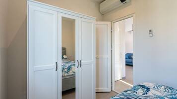 1 bedroom, desk, iron/ironing board, WiFi