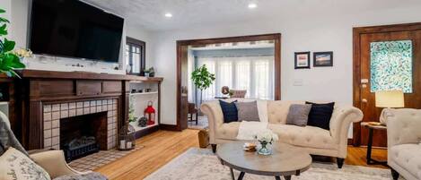 Una Smart TV, libros