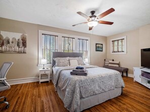 6 chambres, fer et planche à repasser, lit parapluie, Wi-Fi gratuit