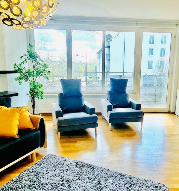 Living area - Luxury 1 bedroom flat w parking&balcony (Luxembourg City)