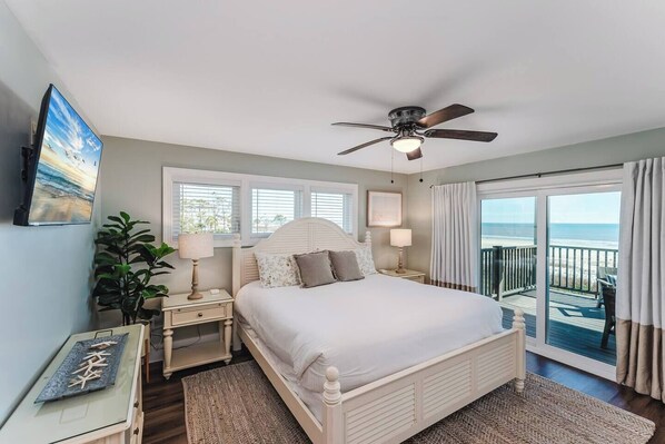 8 chambres, fer et planche à repasser, lit de bébé portatif