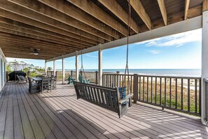 Terrace/patio - SeaScape: 4BR 1st-Floor Condo, Beachfront, Deck, Pool/Spa, Pet-Friendly (Port Saint Joe)