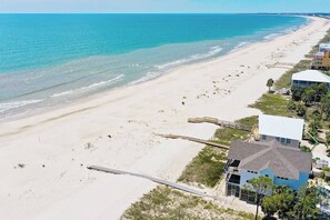On the beach - SeaScape: 4BR 1st-Floor Condo, Beachfront, Deck, Pool/Spa, Pet-Friendly (Port Saint Joe)