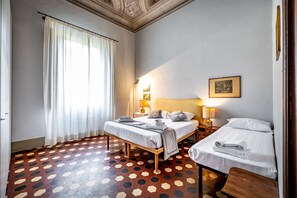 2 bedrooms, iron/ironing board, free WiFi