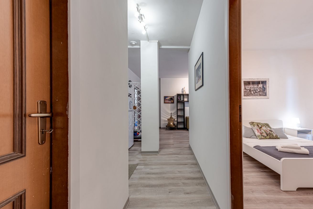 4 habitaciones, tabla de planchar con plancha, wifi y ropa de cama 