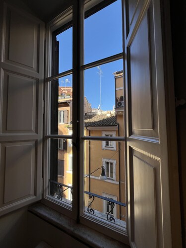 Boutique Signature Suite in the Heart of Ancient Rome