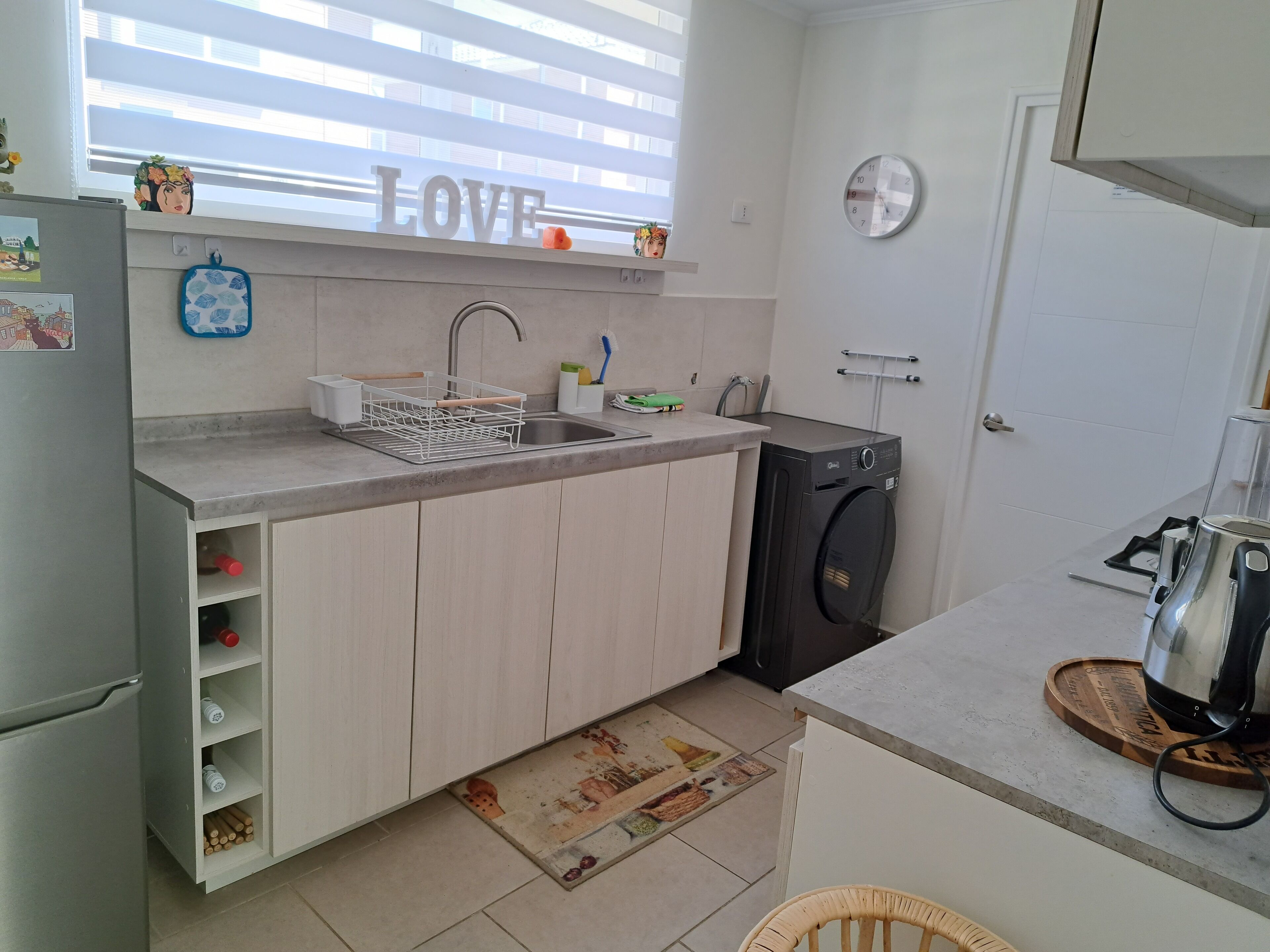 Geladeira, fogão, cooktop, chaleira elétrica