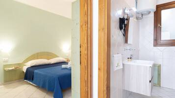 1 chambre, lit de bébé portatif, literie fournie