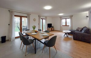 Smart TV, table football - Lovely home in Podpican with WiFi (Podpican)