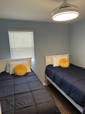 3 bedrooms, iron/ironing board, WiFi, bed sheets