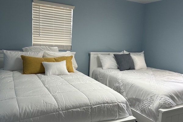 3 dormitoris, planxa i posts de planxar, wifi i roba de llit