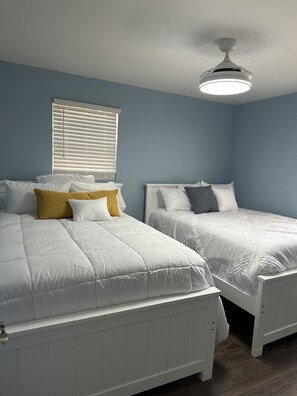3 bedrooms, iron/ironing board, WiFi, bed sheets