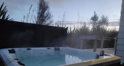 Macks Alpine Chalet with Spa Pool, Bike Shed, Big Heat Pump, Carport.
