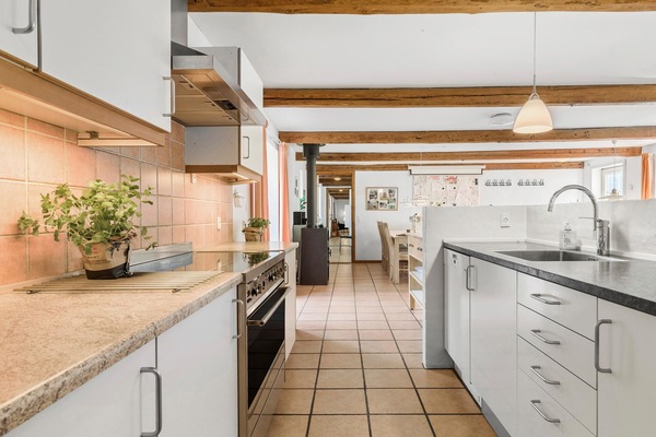 Fridge, stovetop, dishwasher, coffee/tea maker