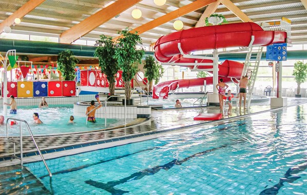 Indoor pool - 3 bedroom cozy home in Vlagtwedde (Vlagtwedde)