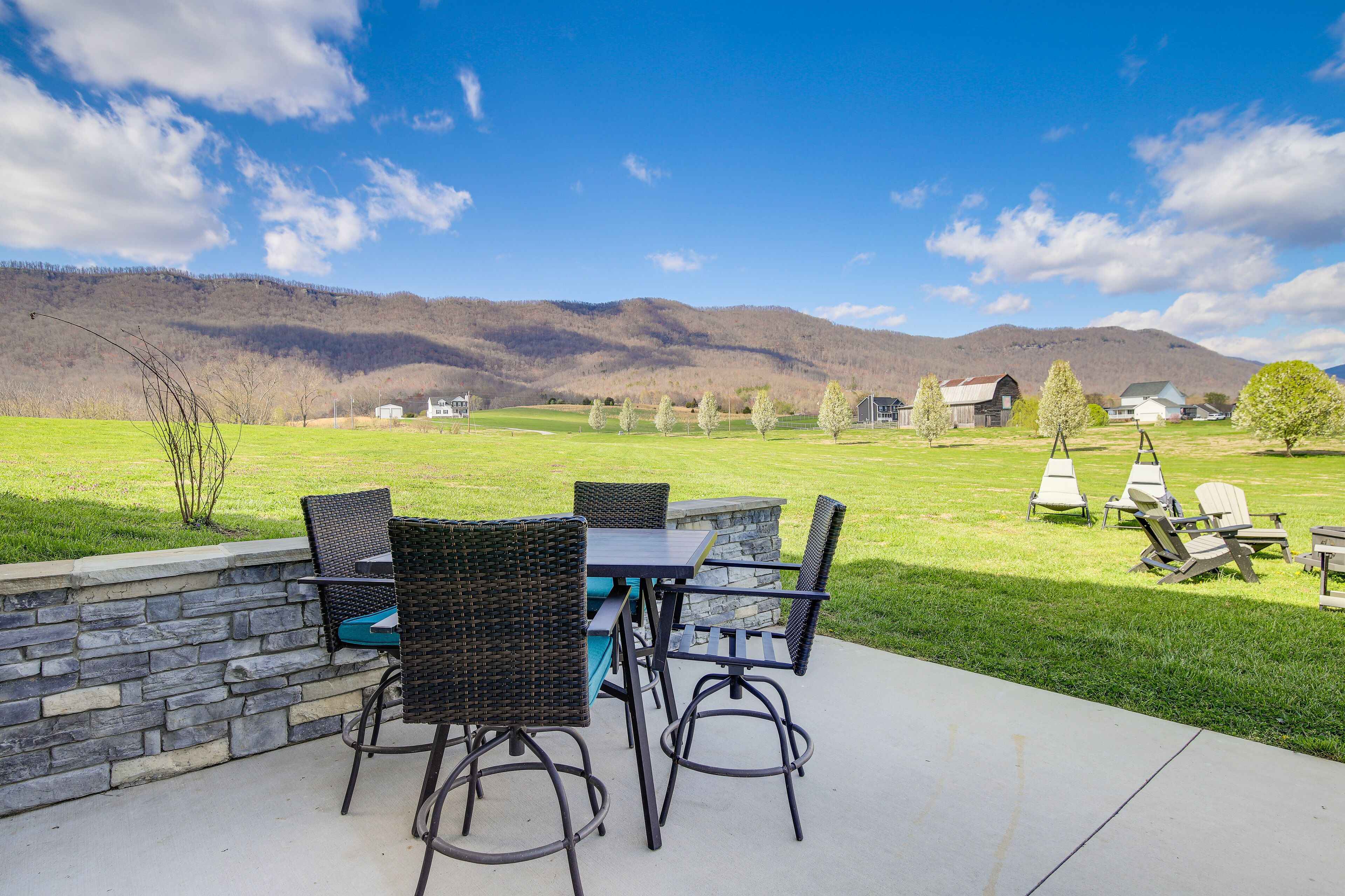 Tennessee Mountain-View Retreat Near Norris Lake!