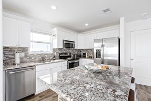 Refrigerador, horno, parrilla de estufa y lavavajillas