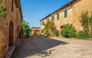 Property grounds - Beautiful home in Siena with WiFi (Siena)