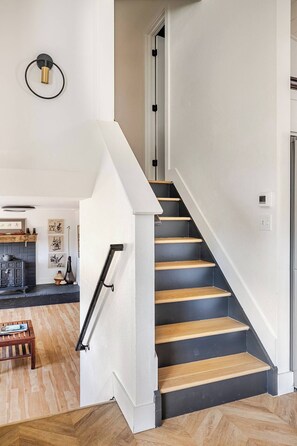 Interior - Wilderness Haven with Hot Tub in Franktown (Franktown)