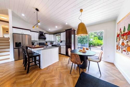 Wilderness Haven with Hot Tub in Franktown