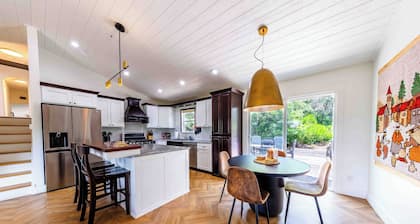 Wilderness Haven with Hot Tub in Franktown