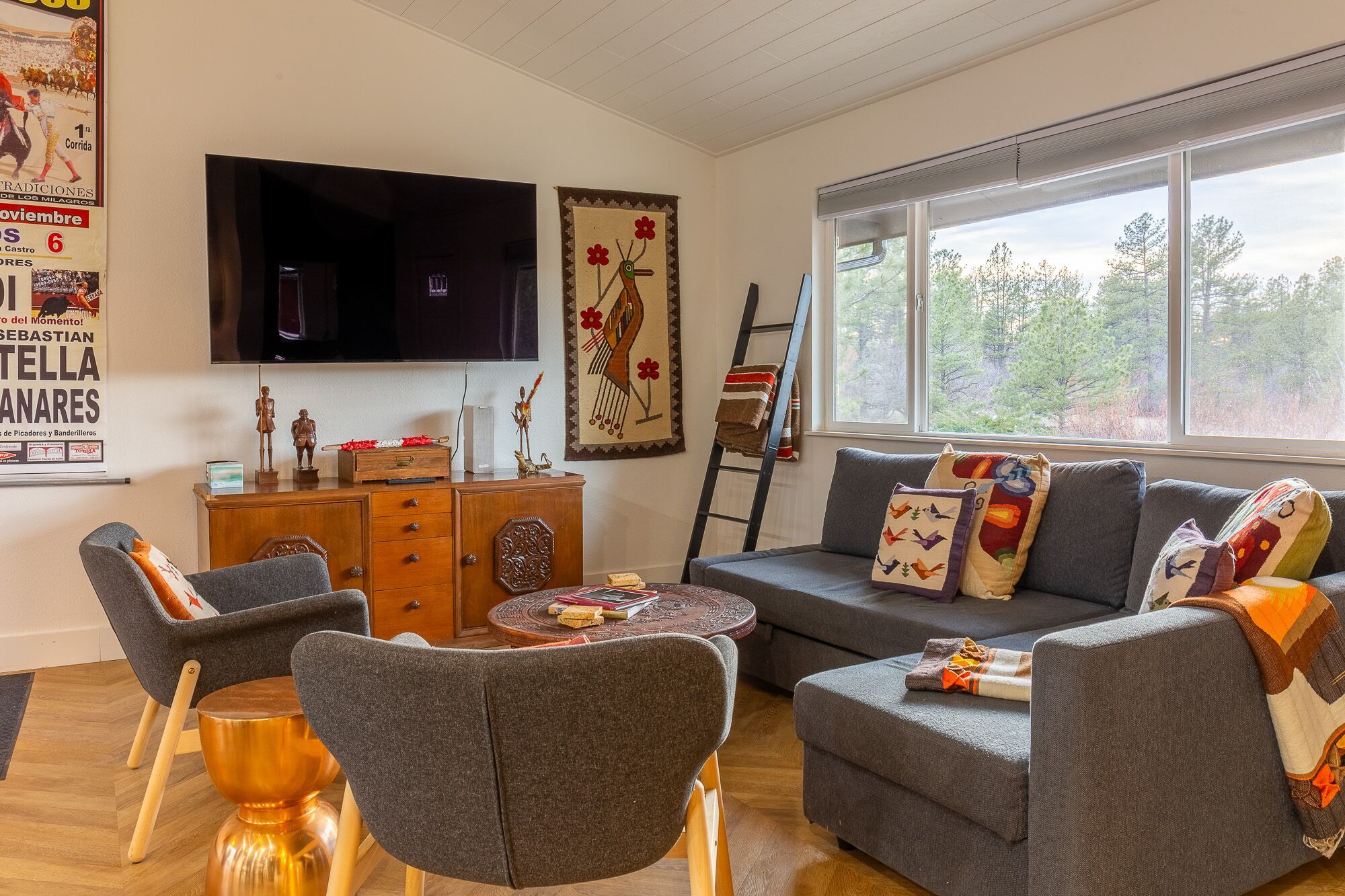 Wilderness Haven in Franktown - Private Getaway. Pet-Friendly!