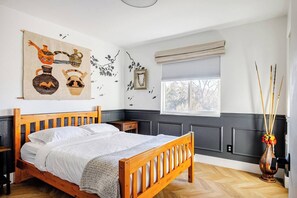 4 habitaciones, tabla de planchar con plancha y cuna de viaje 