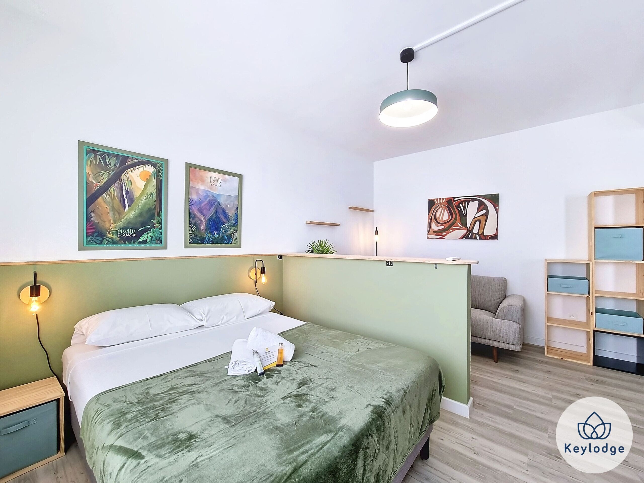 Iron/ironing board, free WiFi, bed sheets