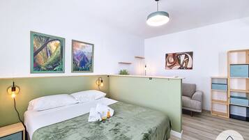 Iron/ironing board, free WiFi, bed sheets