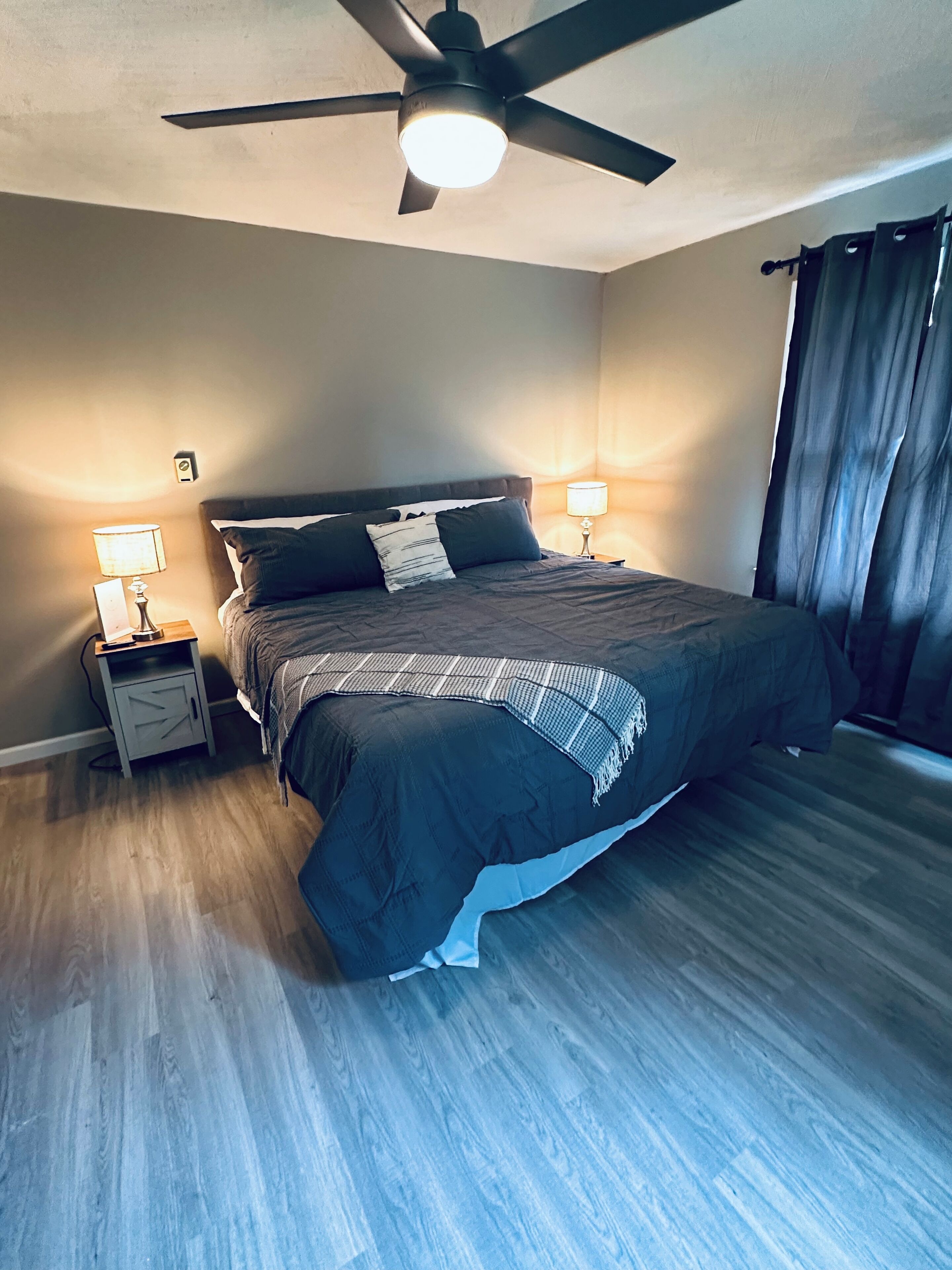 3 chambres, bureau, Wi-Fi gratuit, draps fournis