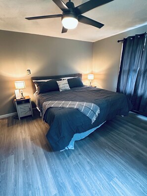 3 chambres, bureau, Wi-Fi gratuit, draps fournis