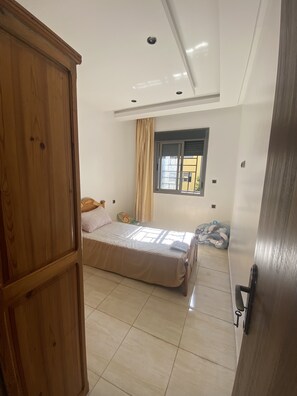 2 bedrooms, desk, iron/ironing board, WiFi
