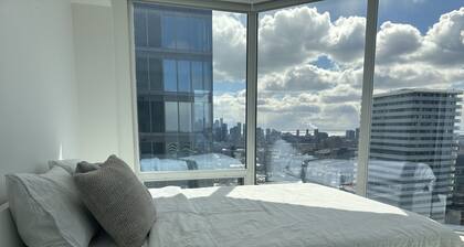 2-bedroom, 2-bathroom condo in stylish Yorkville. Parking & in-suite laundry Inc