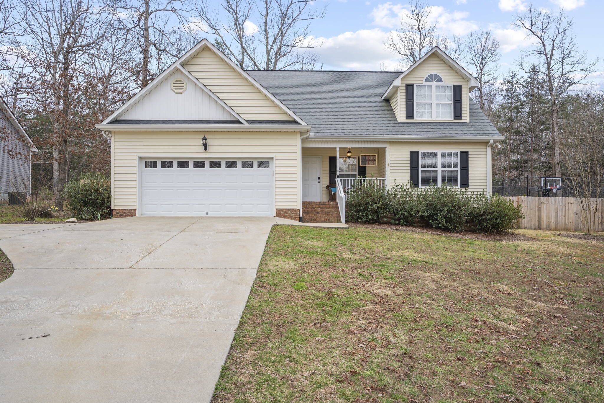 Pet & Family-Friendly 4BR, Sports Court Near NGU