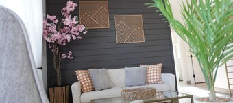 Villa Fiorō-Bold Luxury 2BR /River & Coastal Vibe
