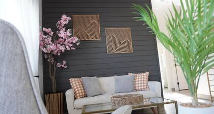 Villa Fiorō-Bold Luxury 2BR /River & Coastal Vibe